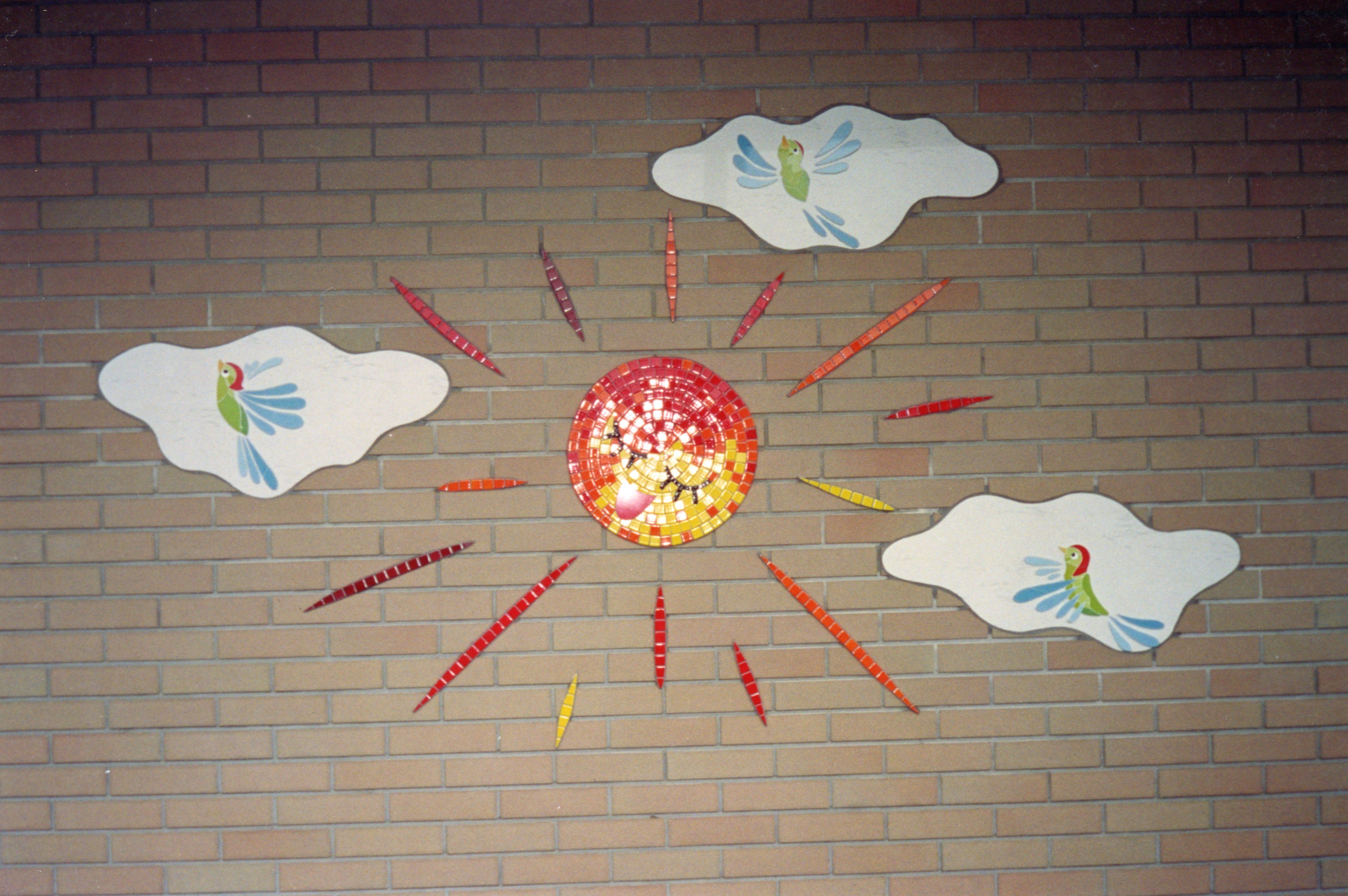 幼稚園タイルアートの外壁